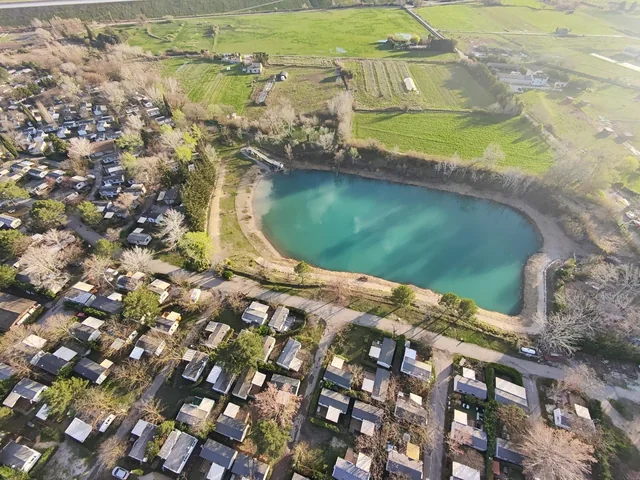 Vue aérienne du lac du Domaine des Iscles